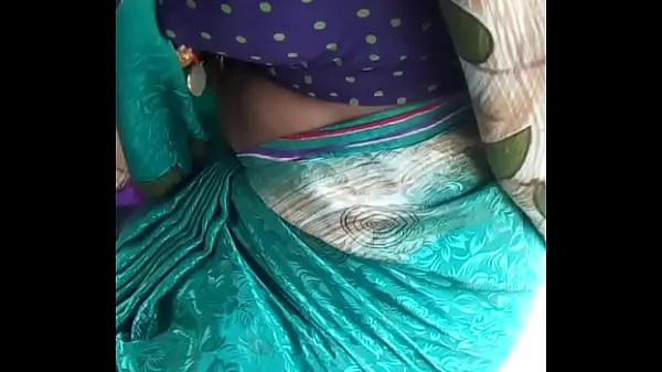 Visa hot Telugu aunty showing boob's in auto enhetsklipp