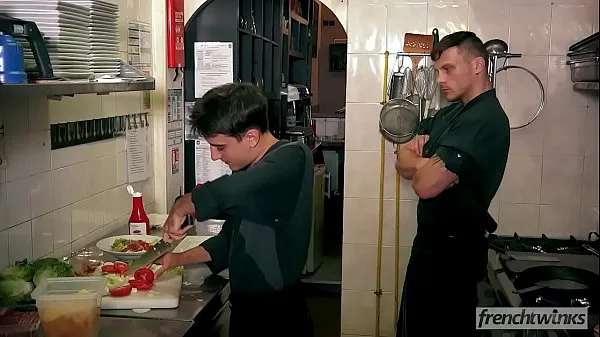 Prikaži Parody Gordon Ramsay Kitchen Nightmares 2 posnetke pogona