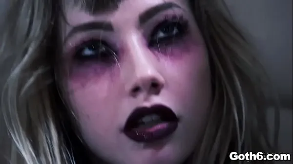 Hell yeah! Goth teen nympho Ivy Wolfe goes CRAZY meghajtó klip megjelenítése