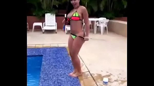 Zobraziť In the pool I am hot I want to take off my thong ---- Hello friend, excuse me ... I live in Venezuela I am without money for my ... help me just by entering and giving SKIP AD in this link-- https://met.bz / abigaila help me please klipy z jednotky