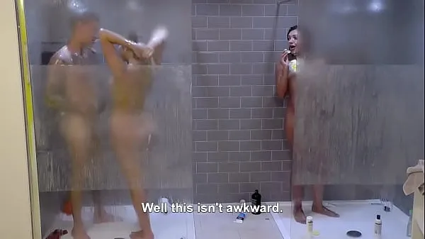 显示WTF! Abbie C*ck Blocks Chloe And Sam's Naked Shower | Geordie Shore 1605驱动器剪辑