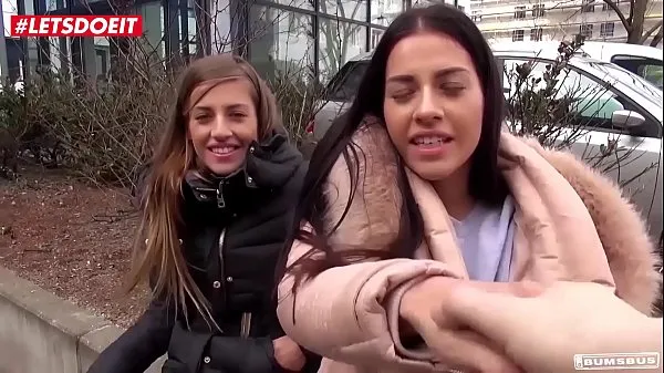 Klipleri LETSDOEIT - Stunning twins get wild fuck on the road in Berlin (Silvia Dellai, Eveline Dellai sürücü gösterme