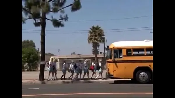 Blonde Groped to Orgasm on Bus meghajtó klip megjelenítése