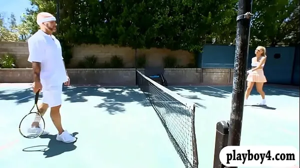 Näytä Huge boobs blondie banged after playing tennis outdoors ajoleikettä