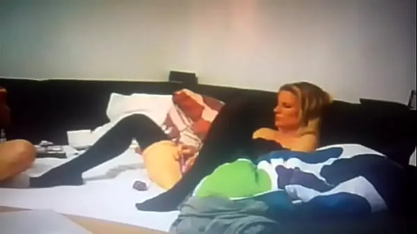 German amateur Couple, blonde Girlfriend masturbate intensiv her little wet pussy with sextoy for me meghajtó klip megjelenítése