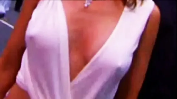 Tunjukkan Kylie Minogue See-Thru Nipples - MTV Awards 2002 Klip pemacu