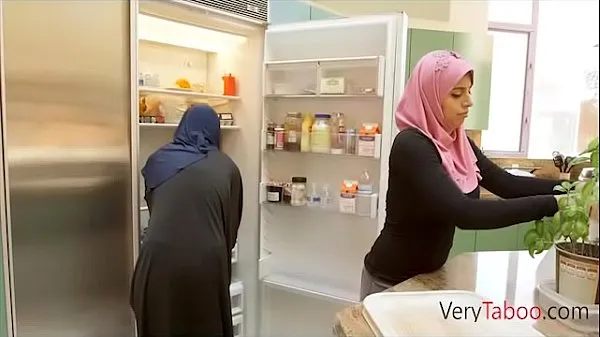 Arab Stepdaughter fucks white stepfather meghajtó klip megjelenítése