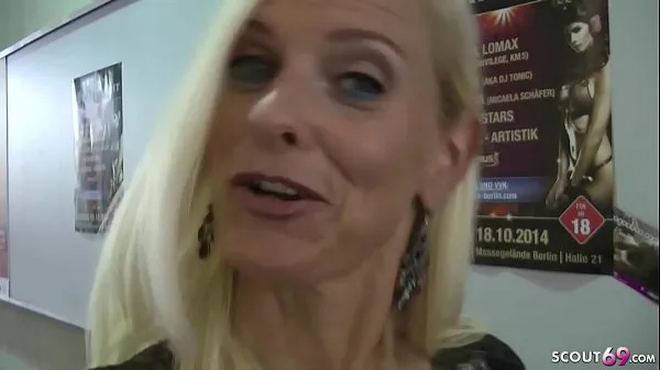 Mostra Mamma tedesca - Dirty-Tina amatoriale tedesca all'appuntamento con ragazzi di AO clip dell'unità