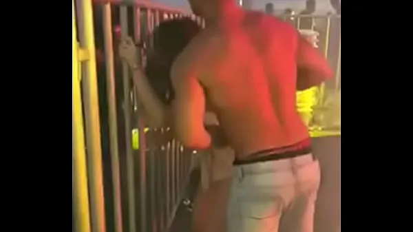 Mostra giving pussy at carnival clip dell'unità