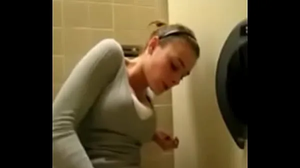 Klipleri Quickly cum in the toilet sürücü gösterme