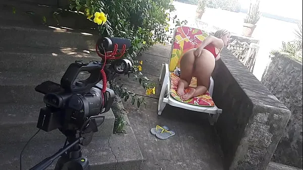 Pokaż klipy Mirella Mansur behind the cameras during a recording napędu