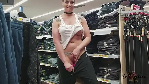 Prikaži Walmart Public Nudity MILF Part 2 posnetke pogona