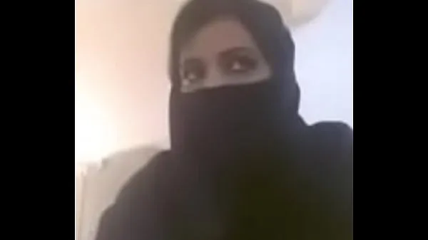 Εμφάνιση κλιπ μονάδας δίσκου Muslim hot milf expose her boobs in videocall
