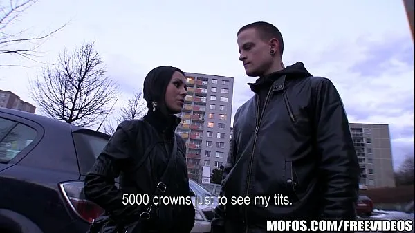 Freaky Czech couple is paid cash for a threesome meghajtó klip megjelenítése