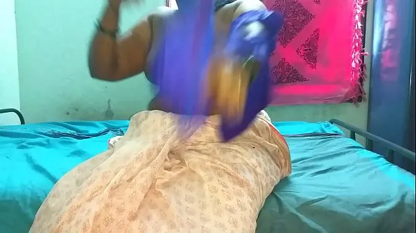 إظهار مقاطع محرك الأقراص Slut mom plays with huge tits on cam