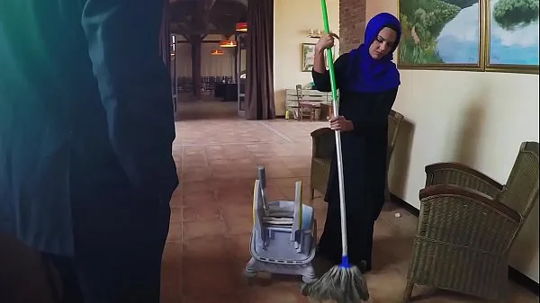 Hiển thị ARABS EXPOSED - Poor Janitor Gets Extra Money From Boss In Exchange For Sex lái xe Clips