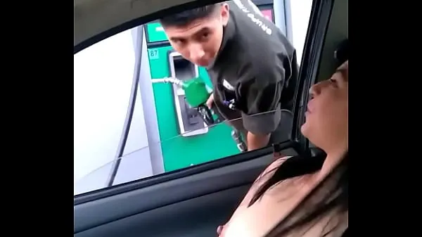 Vis Loading gasoline Alexxxa Milf whore with her tits from outside stasjonsklipp