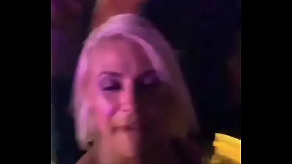 Vis Laura narges sexy dance and boobs stasjonsklipp