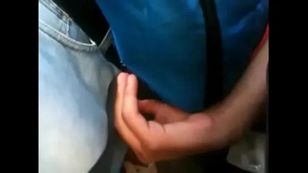 grabbing his bulge in the metro meghajtó klip megjelenítése