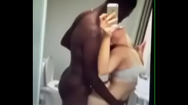Visa White woman records herself with a black dick enhetsklipp