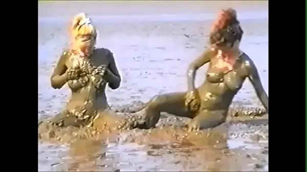 Tunjukkan Mud Girls 1 Klip pemacu