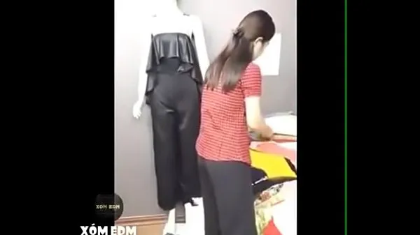 Beautiful girls try out clothes and show off breasts before webcam ڈرائیو کلپس دکھائیں