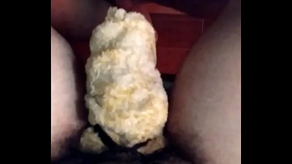 Masturbating with towel and soapy water meghajtó klip megjelenítése