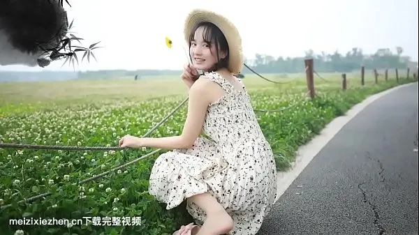 Tampilkan Pastoral cute girl plays with flesh-colored stockings by herself drive Klip