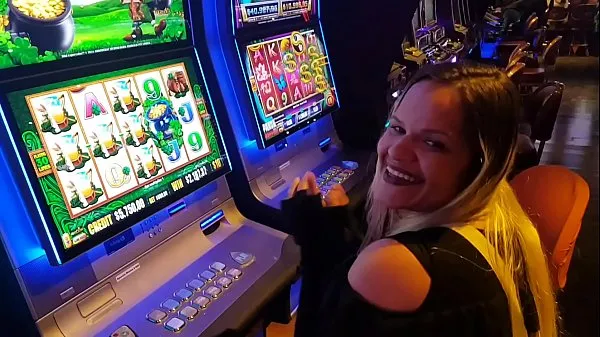 显示I gave pussy to strangers after winning at Casino in Las Vegas !!! Butt Paty, El Toro De Oro驱动器剪辑