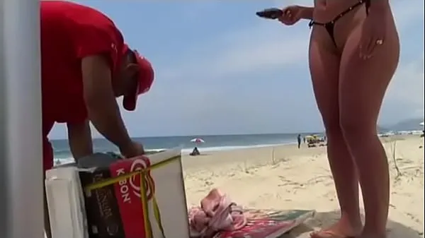 Pokaż klipy showing off on the beach napędu