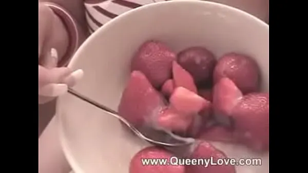 Εμφάνιση κλιπ μονάδας δίσκου Queeny- Strawberry