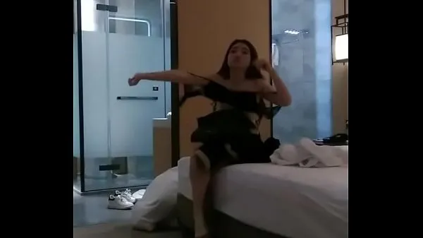 Tampilkan Filming secretly playing sister calling Hanoi in the hotel drive Klip