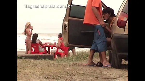 Visa Naughty couple has oral sex in public on the beach in Mongaguá - SP enhetsklipp