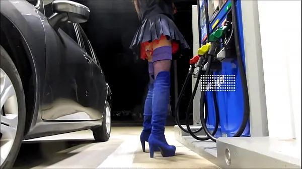 إظهار مقاطع محرك الأقراص Crossdresser Mini Skirt in Public --Gas station