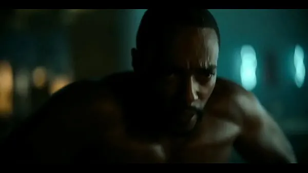 Anthony Mackie Altered Carbon 드라이브 클립 표시