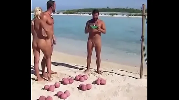 Prikaži hot man on the beach posnetke pogona