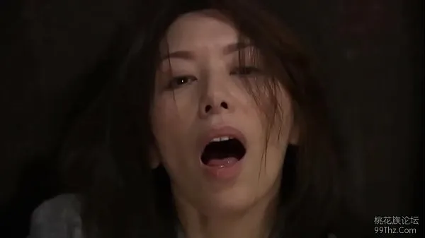 Pokaż klipy Japanese wife masturbating when catching two strangers napędu