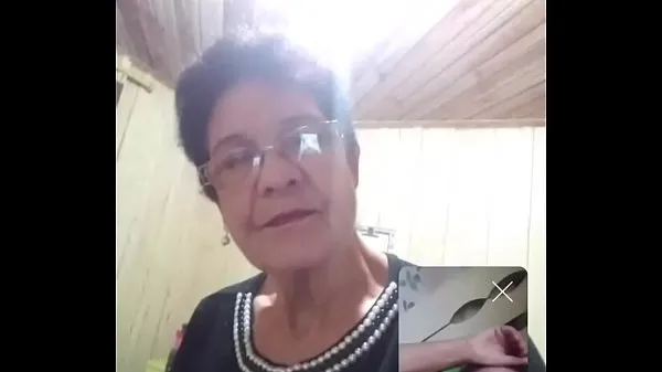 Old woman showing her chest and touching her pussy in live meghajtó klip megjelenítése