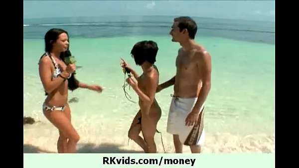 Hiển thị Hot teen girl let us fuck her for cash 21 lái xe Clips