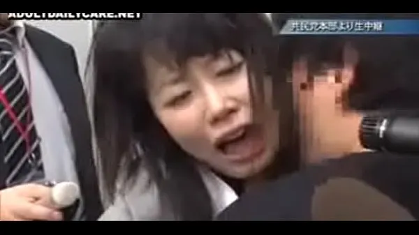 Tunjukkan Japanese wife undressed,apologized on stage,humiliated beside her husband 02 of 02-02 Klip pemacu