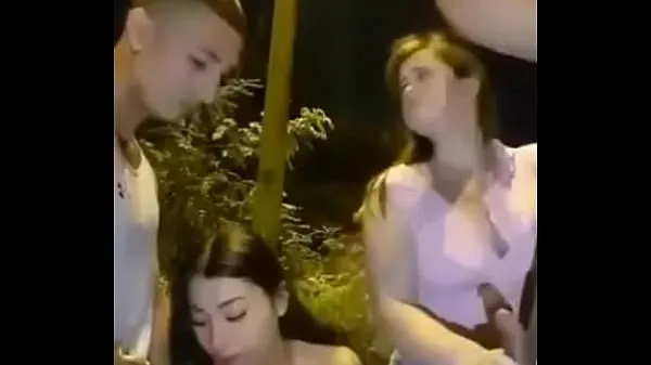 Hiển thị Two friends sucking cocks in the street lái xe Clips