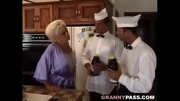 Zobraziť Granny Almost Dies In DP klipy z jednotky