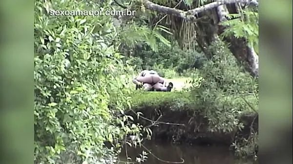 Couple from the countryside is caught having sex in the bush meghajtó klip megjelenítése