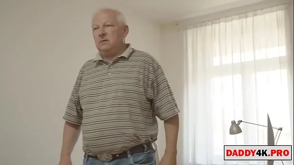 Pokaż klipy old man makes happy his daughter in law napędu