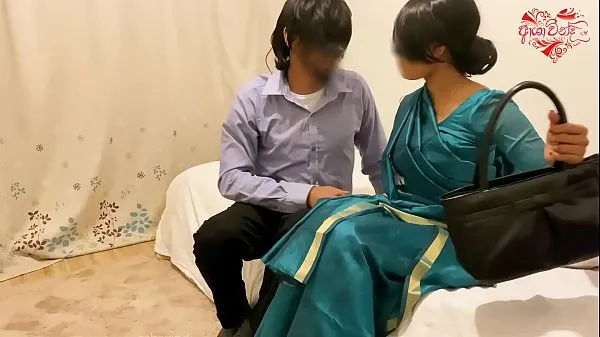 Tunjukkan Cheating desi Wife Gets Fucked in the Hotel Room by her Lover ~ Ashavindi Klip pemacu