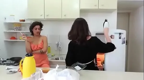 Näytä Brazilian Lesbian Short Footage ajoleikettä