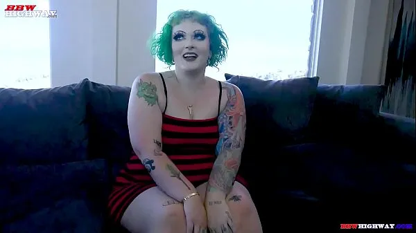 Tunjukkan big butt Goth Pawg Vicky Vixen debuts on Klip pemacu
