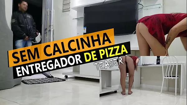 Tunjukkan Cristina Almeida receiving pizza delivery in mini skirt and without panties in quarantine Klip pemacu