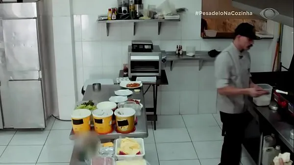 Pumped chef putting french to suck meghajtó klip megjelenítése