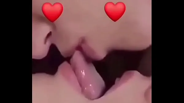 Tunjukkan Follow me on Instagram ( ) for more videos. Hot couple kissing hard smooching Klip pemacu